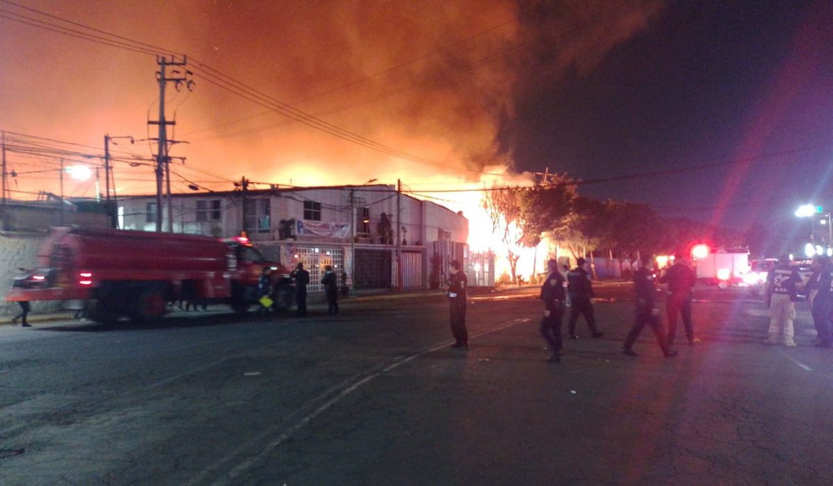 Se Registra Incendio En Bodega De Tarimas En Iztapalapa NV Noticias