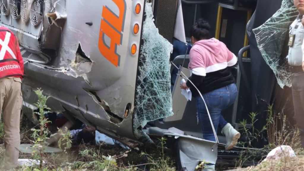 Personas Lesionadas Tras Choque E Incendio Entre Autob S Y Tr Iler