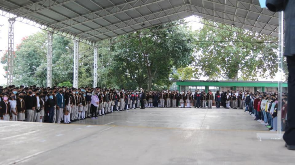Padres de familia se manifiestan por cambio en Secundaria de Xalapa ...