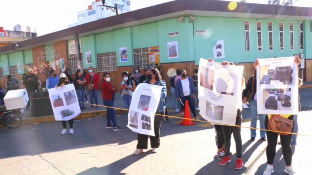 Escuela en Xalapa cumple segundo día tomada por padres de familia – NV ...