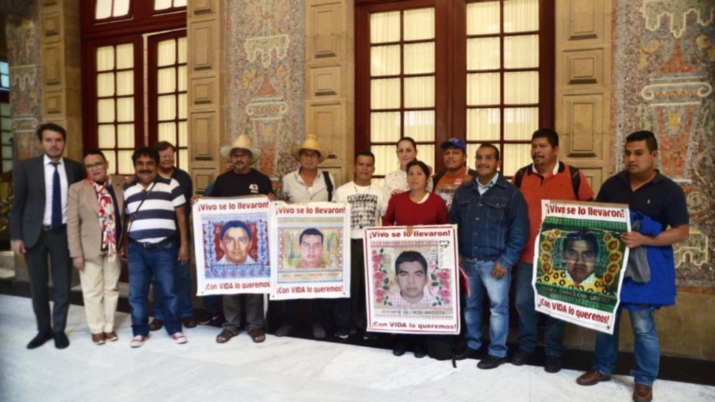 Por segunda vez, Sheinbaum se reúne con padres de los 43 normalistas de ...